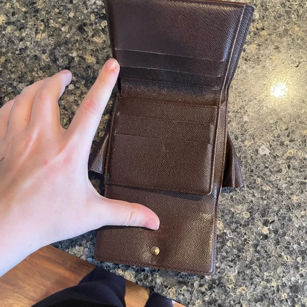 ProAuthenticated LV Damier Ebene Wallet - Picture 3 of 4